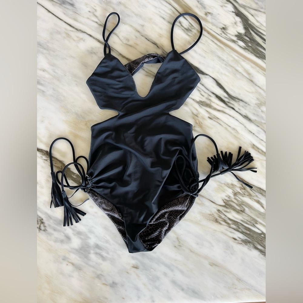 Acacia Greece One Piece